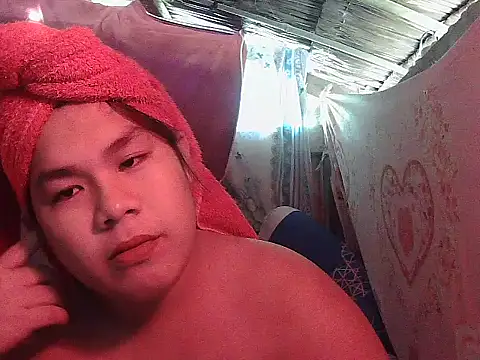huntrix2025 (M twink) - to build my house and lets have fun