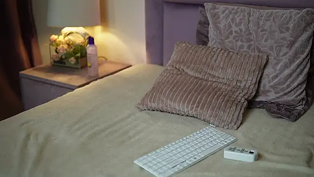 JoelleApril webcam