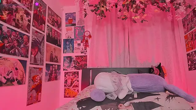 MissCurvyTop webcam