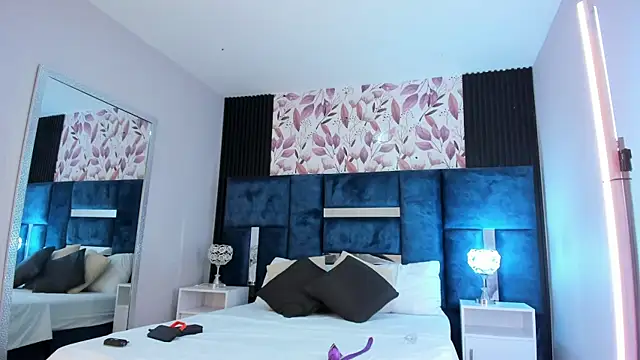Watch AmmyJones_ live on EroticFlix - High definition streams