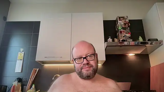 theitalianbear live sex cam