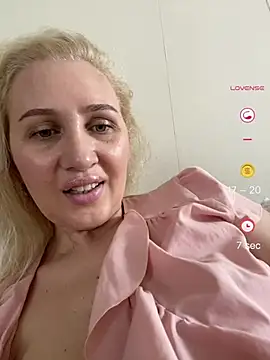 YourBlondee