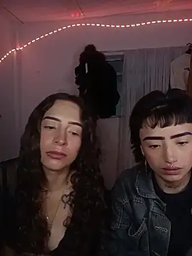 AlexxaAndRileyy webcam