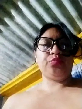 LatinSquirtBaby webcam