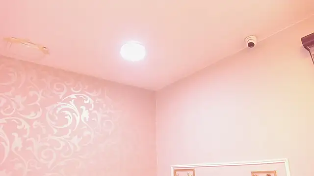 MadeleynRose webcam