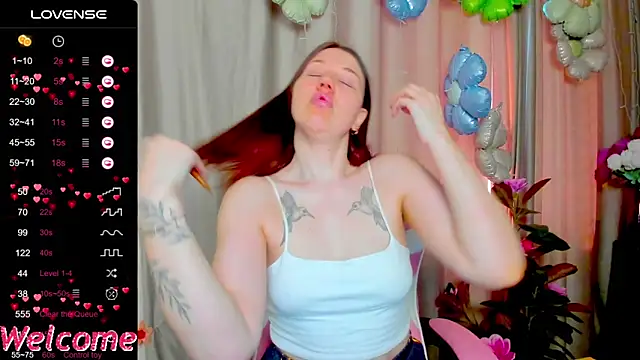 Arya_Curves webcam