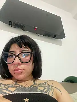 MennaLee_ webcam