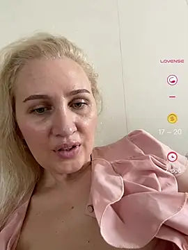 YourBlondee