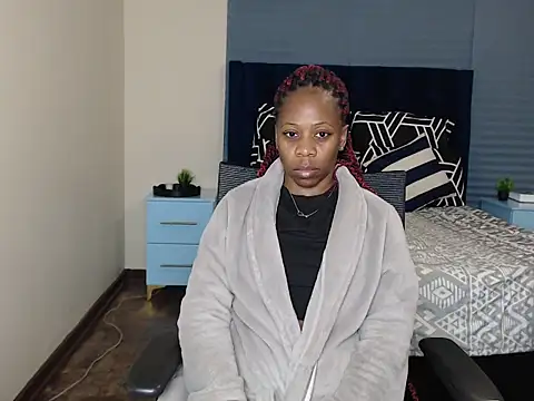 QUEENMANDYY webcam
