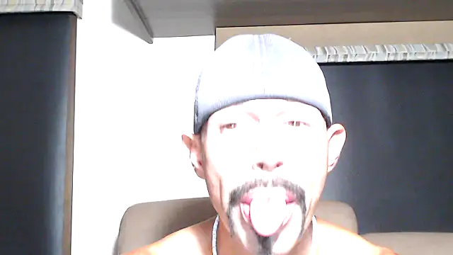 ThickD2C live cam on StripChat