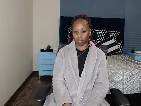 QUEENMANDYY webcam