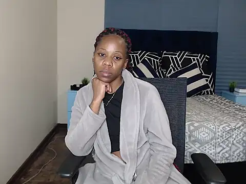 QUEENMANDYY webcam