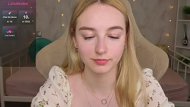 Watch Shy_Polly live on EroticFlix - High definition streams