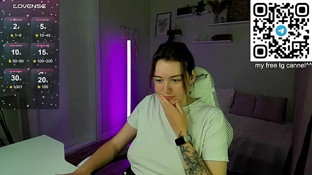 Laura_CollinsS webcam