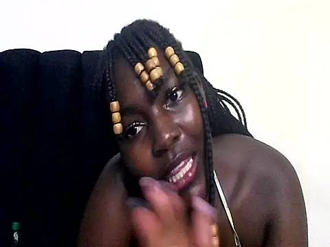 MoonlighMaya webcam