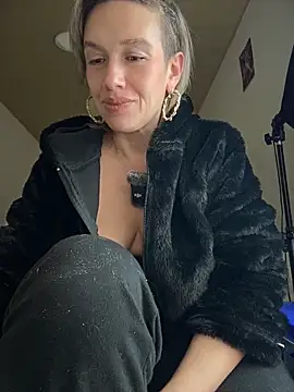 MARILYNKOVANOVA webcam