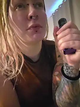 PinkTheHawk webcam