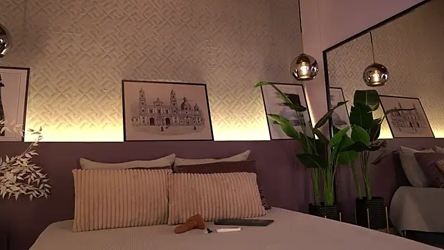 ElleDiane live cam