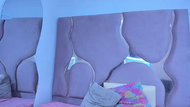 sofia-candyht (F young) - rub pussy