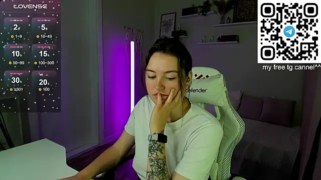 Laura_CollinsS webcam