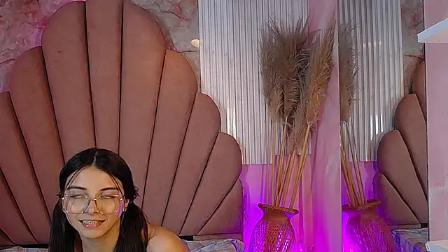 Kyomi_Hunt webcam