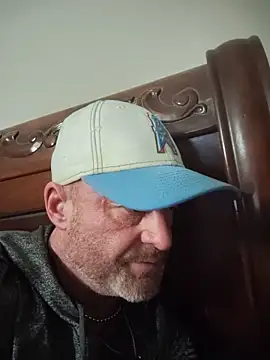 Slydog1010 live cam on StripChat
