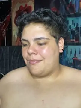 Hailey_Curvy webcam
