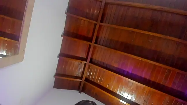 LaraRous webcam