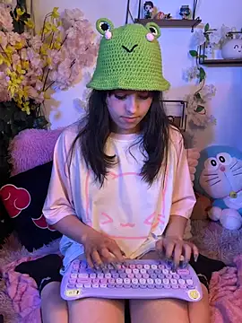 eymmy_24 (F young) - oil in my tits