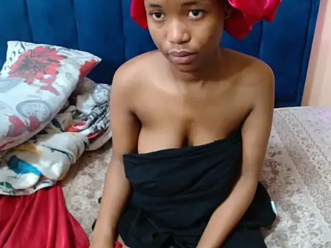 HotCreamyTea webcam