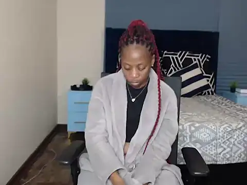 QUEENMANDYY webcam