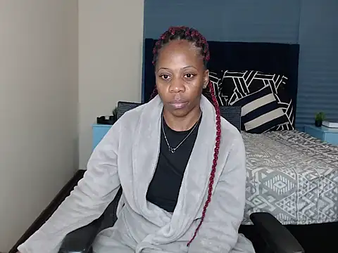 QUEENMANDYY webcam
