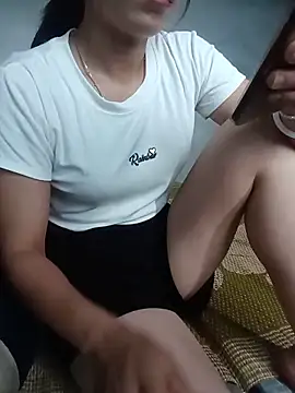 Thobaby112 live cam on StripChat