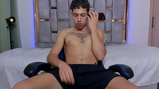 orionblaze69_ live cam on StripChat