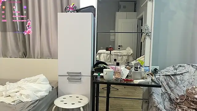 selena_favn webcam