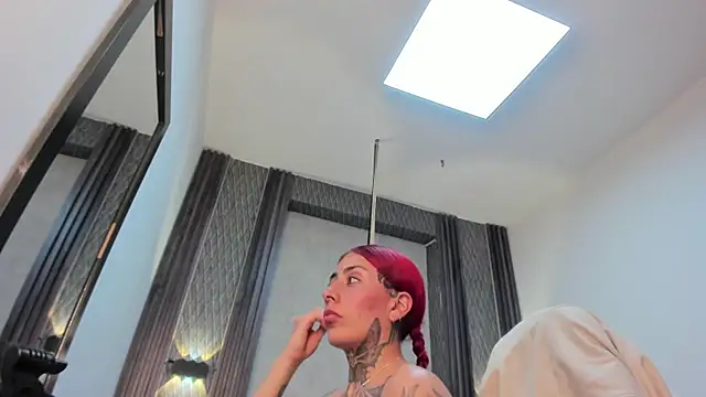 selene_red_ webcam