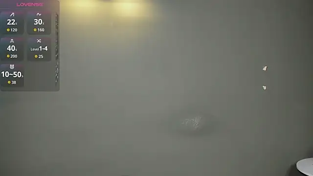 LeyaBloom webcam