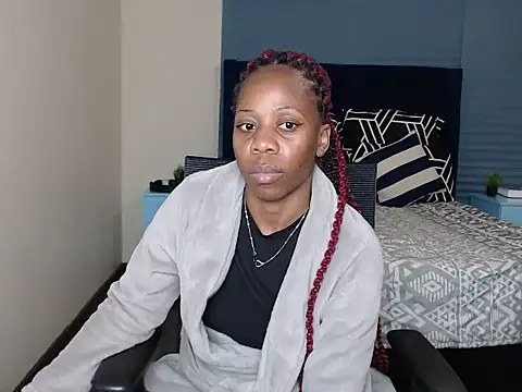 QUEENMANDYY webcam