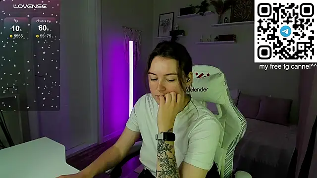 Laura_CollinsS webcam