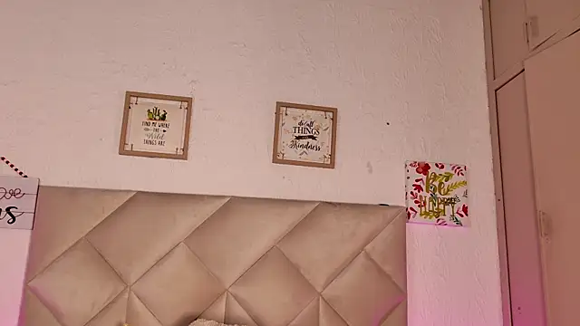 Petite_yisell webcam