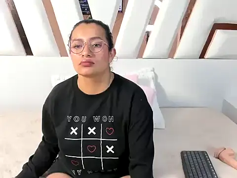MiaKleinX webcam