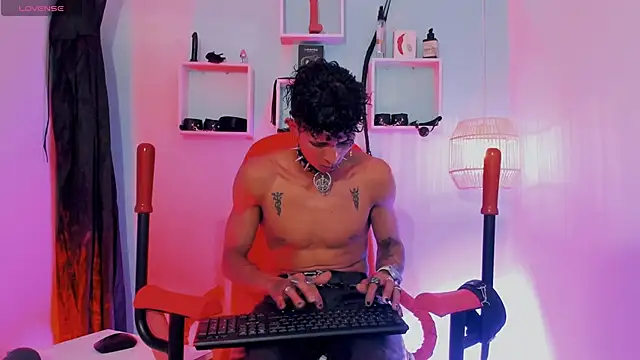 Maximoking26 webcam