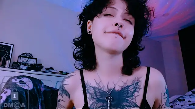 NaughtyLittleFox webcam