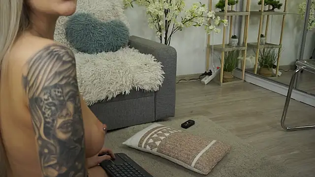 amiraroshen webcam