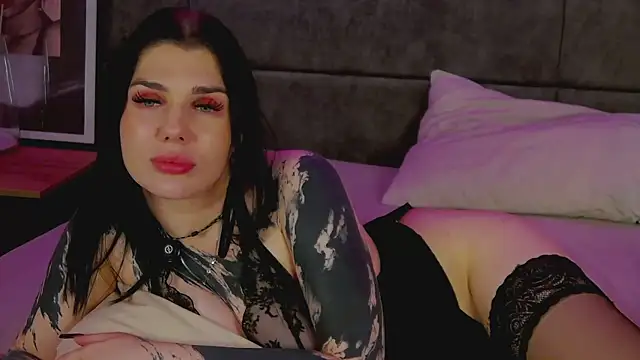 MaeveMoon webcam