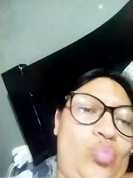 LatinSquirtBaby webcam