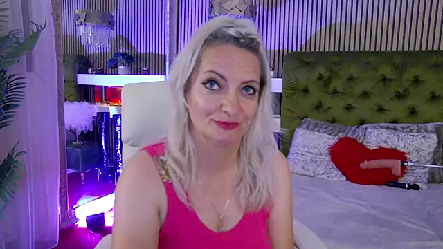 LadyTouch live cam on StripChat