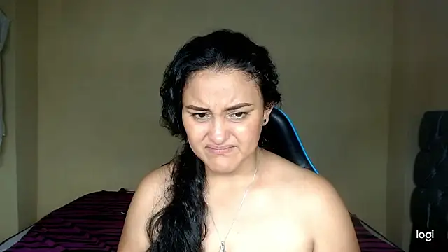 sexy_nurse_ (F young) - show 2 pussies