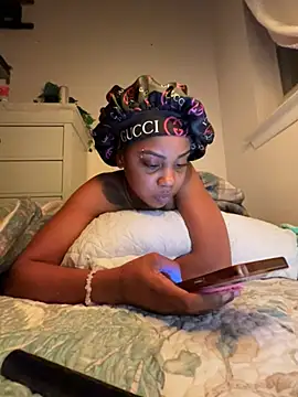 TheRealOshunQueen webcam