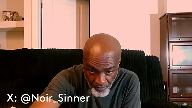 sinnernoir - Sinnernoir's free webcam - UK Sex Cams